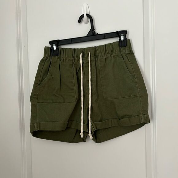 Green shorts​ - Picture 1 of 3